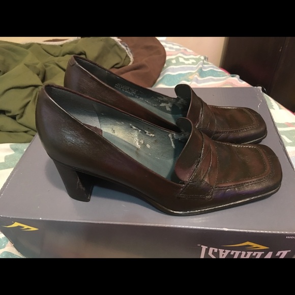 Women’s size 7.5 Nine West brown shoes - Picture 3 of 8